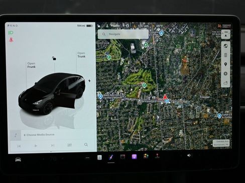 Used 2023 Tesla Model Y Long Range image 21