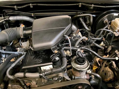 Used 2010 Toyota Tacoma 4x4 Regular Cab image 25