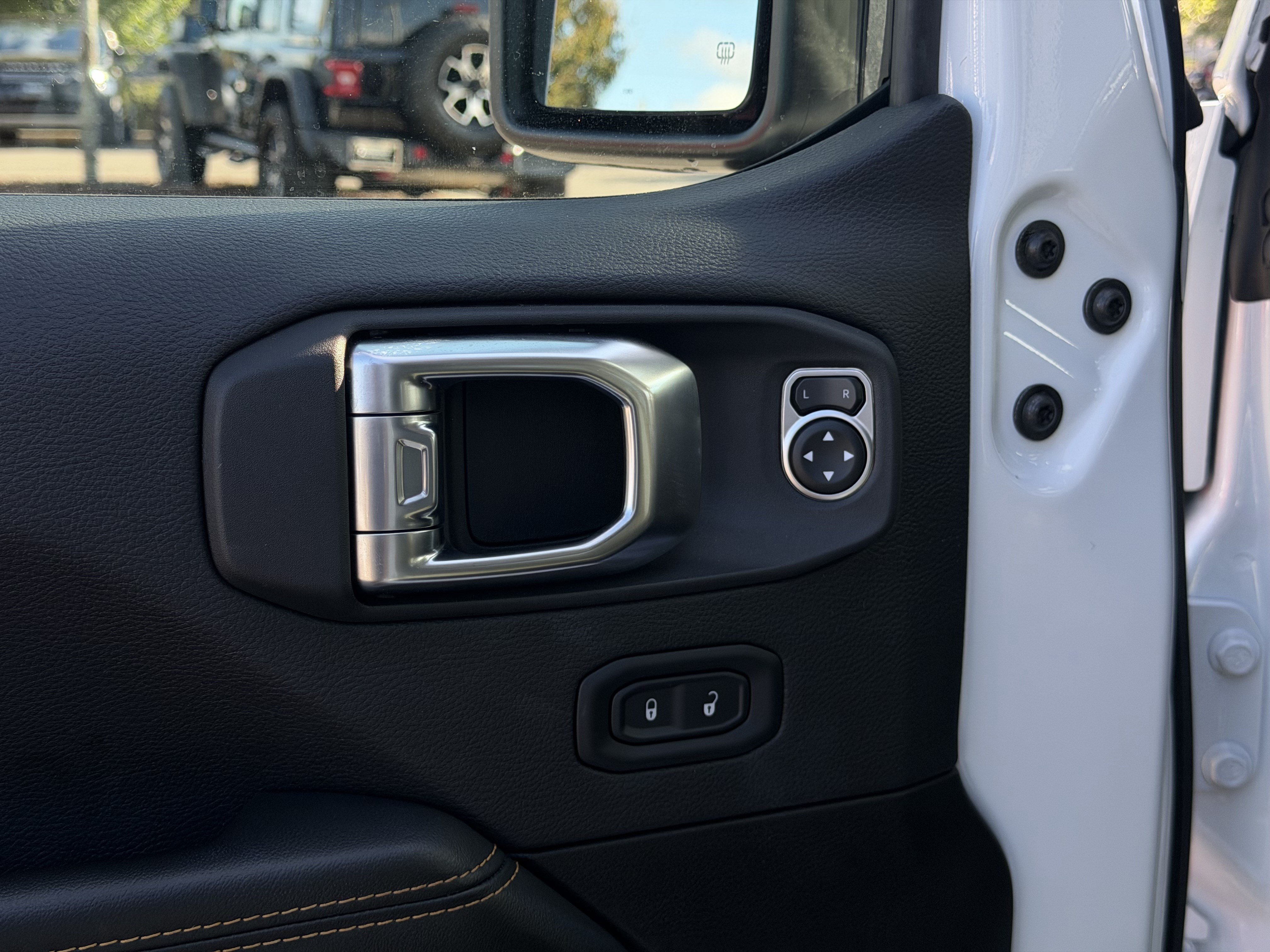 Used 2026 Jeep Wrangler Unlimited Sahara AWD/4WD image 15