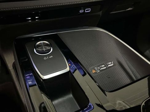 Used 2025 Buick Enclave Preferred w/ Power Package image 32