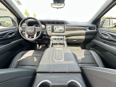 Used 2024 GMC Yukon Denali w/ Advanced Technology Package AWD/4WD image 21