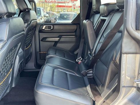 Used 2024 Ford Bronco Badlands image 10