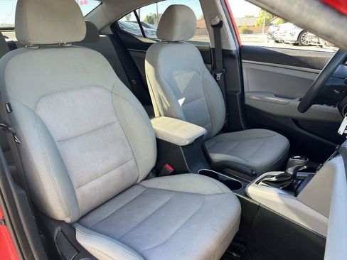 Used 2017 Hyundai Elantra SE image 11