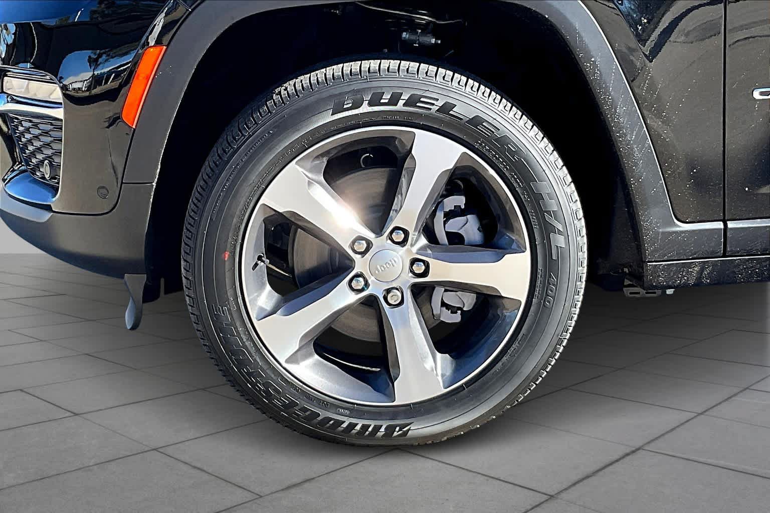 Used 2023 Jeep Grand Cherokee 4WD 4xe w/ Luxury Tech Group II image 11