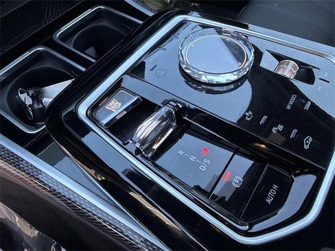 Used 2023 BMW 760i xDrive image 24