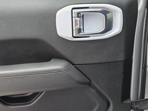 Used 2021 Jeep Wrangler Unlimited Sahara image 24