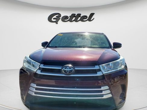 Used 2019 Toyota Highlander LE FWD image 2