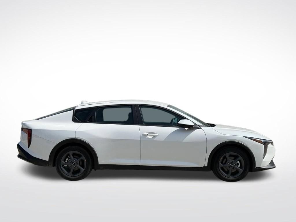 Used 2025 Kia K4 FWD image 2