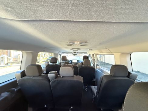 Used 2023 Ford Transit 350 XLT image 17