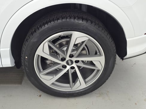 New 2025 Audi Q3 2.0T Premium image 32