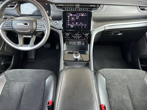 Used 2024 Jeep Grand Cherokee Altitude AWD/4WD image 14