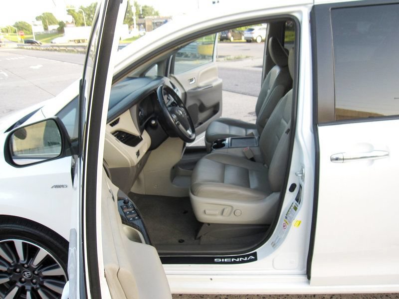 Used 2019 Toyota Sienna XLE w/ XLE Navigation Package AWD/4WD image 18