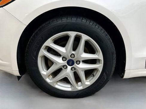 Used 2014 Ford Fusion SE image 30