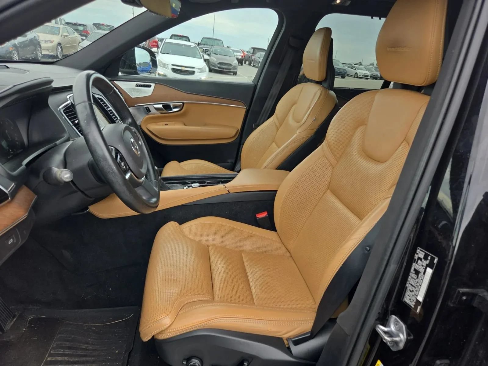 Used 2017 Volvo XC90 T6 Inscription w/ Vision Package AWD/4WD image 3