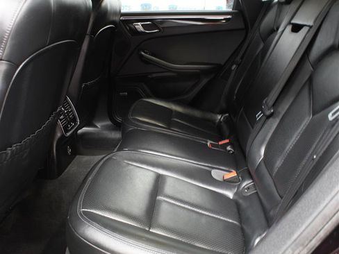 Used 2017 Porsche Macan w/ Premium Package Plus AWD/4WD image 18