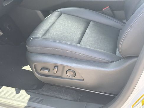 Used 2025 Chevrolet Equinox LT w/ Convenience Package II FWD image 27
