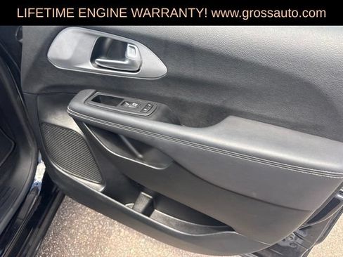 Used 2025 Chrysler Pacifica Limited FWD image 36