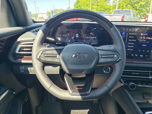 New 2026 Chevrolet Traverse RS w/ LPO, Floor Liner Package FWD image 17