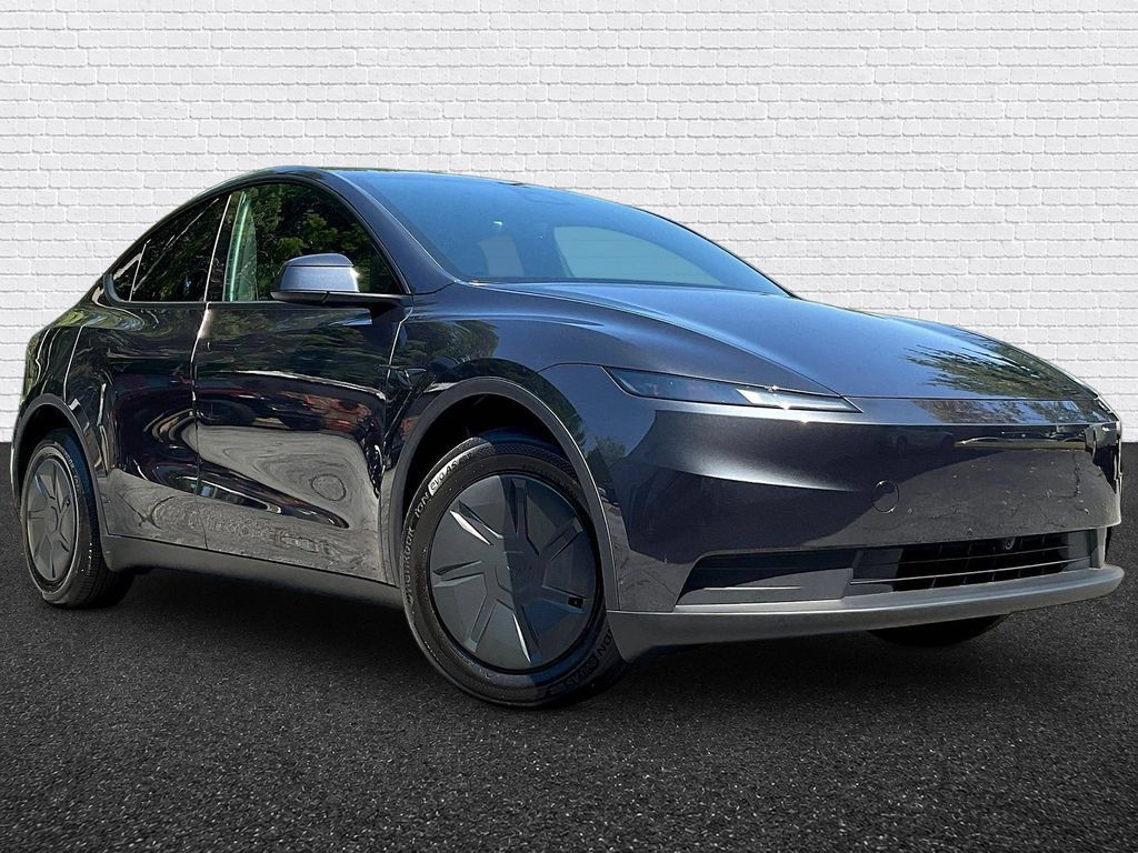 Used 2026 Tesla Model Y 2WD image 3