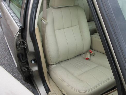 Used 2006 Mercury Grand Marquis LS RWD image 25