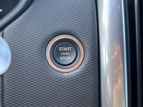 Used 2025 Land Rover Discovery Dynamic SE image 32