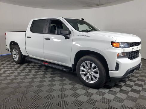 Used 2022 Chevrolet Silverado 1500 Custom RWD image 2