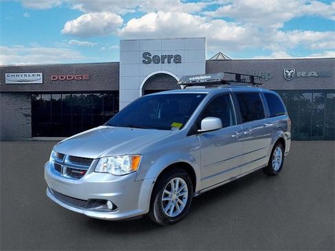 Used 2019 Dodge Grand Caravan SXT image 3