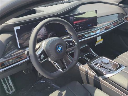 Used 2026 BMW i7 M70 AWD/4WD image 3