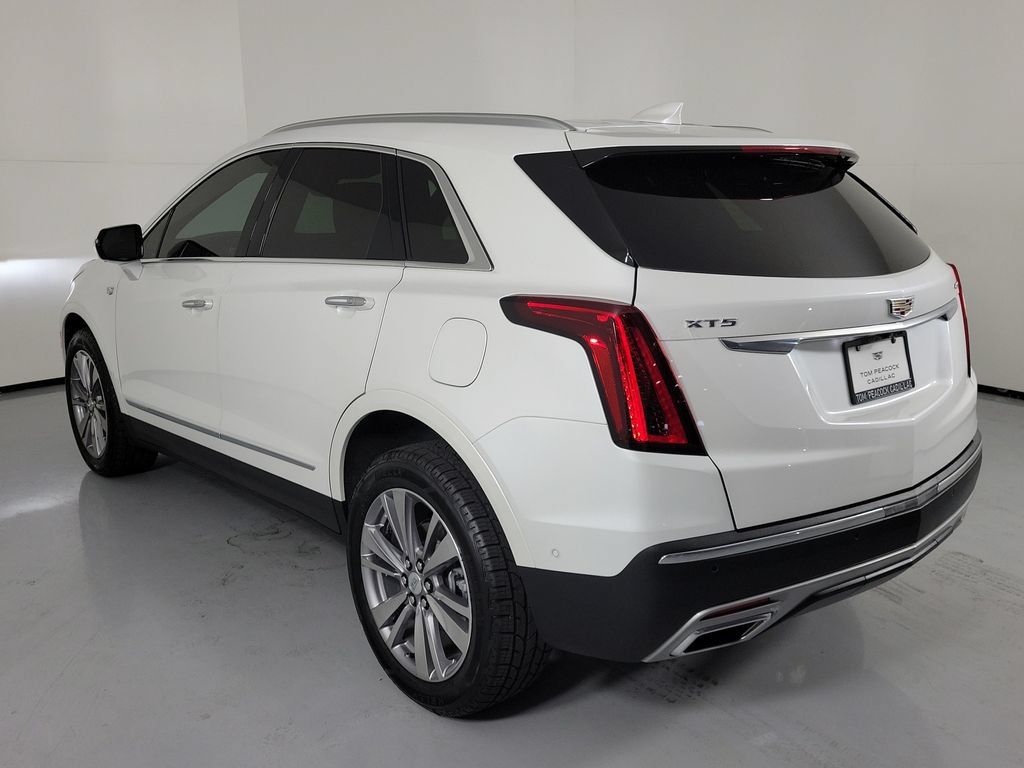 Used 2024 Cadillac XT5 Premium Luxury w/ Technology Package FWD image 4