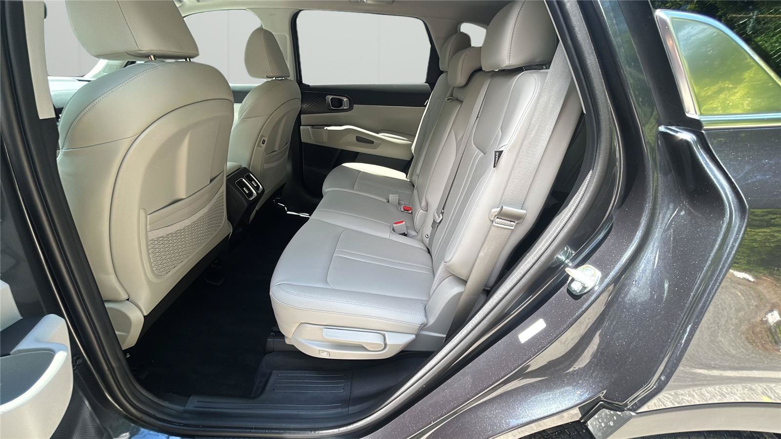 Used 2024 Kia Sorento S w/ Panoramic Sunroof Package FWD image 11