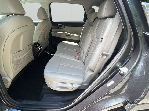 Used 2024 Kia Sorento S w/ Panoramic Sunroof Package FWD image 11
