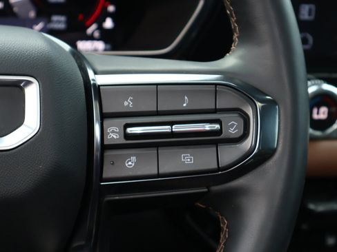Certified 2024 GMC Canyon AT4 w/ AT4 Premium Package AWD/4WD image 17