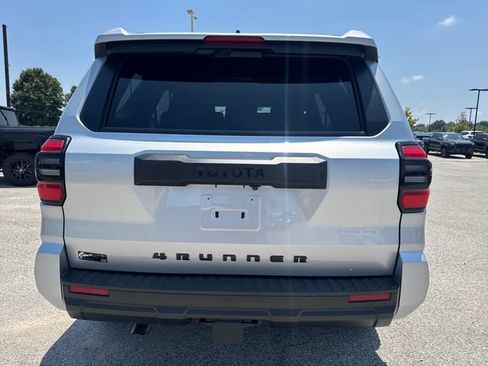 Used 2025 Toyota 4Runner SR5 AWD/4WD image 5