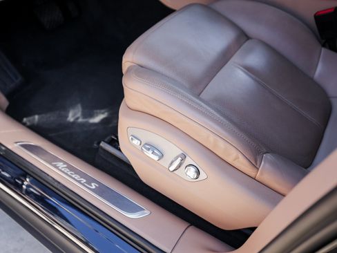 Certified 2022 Porsche Macan S image 14