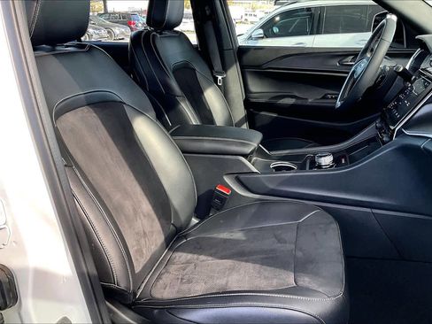 Used 2024 Jeep Grand Cherokee L Laredo image 8