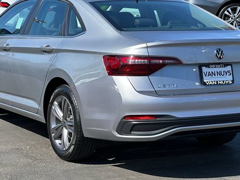 Used 2024 Volkswagen Jetta SE FWD image 5