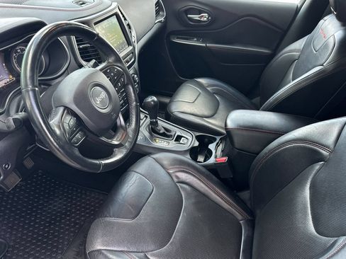 Used 2019 Jeep Cherokee Trailhawk AWD/4WD image 10