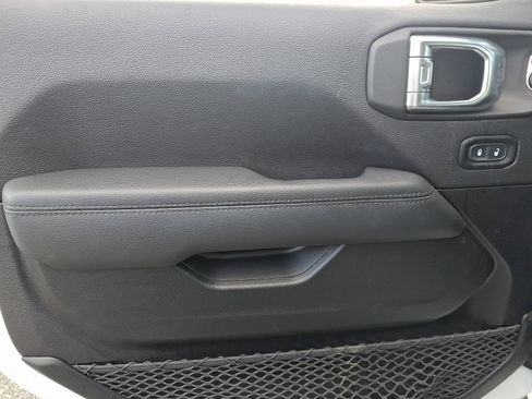 Used 2021 Jeep Wrangler Unlimited Sahara image 12