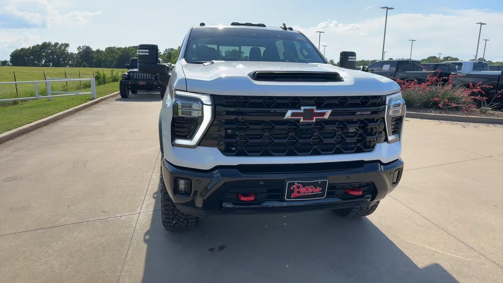 Used 2025 Chevrolet Silverado 2500 ZR2 w/ Technology Package AWD/4WD image 3