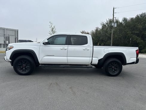 Used 2018 Toyota Tacoma SR5 image 3