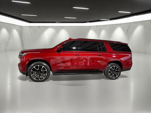 Used 2021 Chevrolet Suburban RST image 2