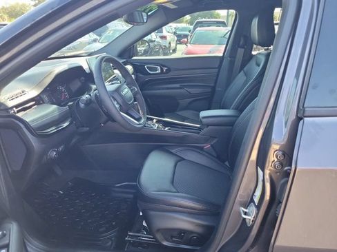 Used 2024 Jeep Compass Latitude w/ Convenience Group AWD/4WD image 15