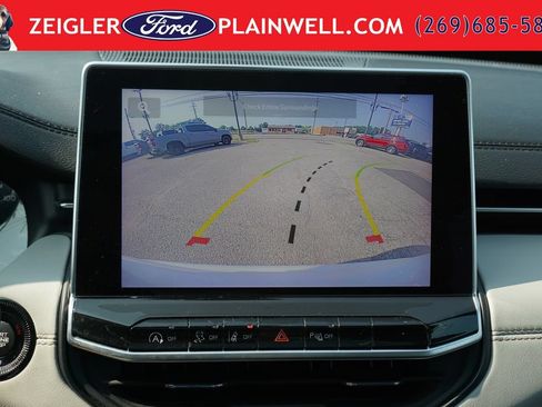 Used 2023 Jeep Compass Limited w/ Sun and Sound Group AWD/4WD image 19