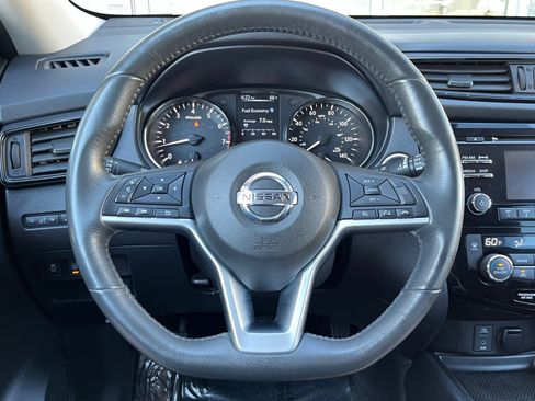 Used 2017 Nissan Rogue SV FWD image 9
