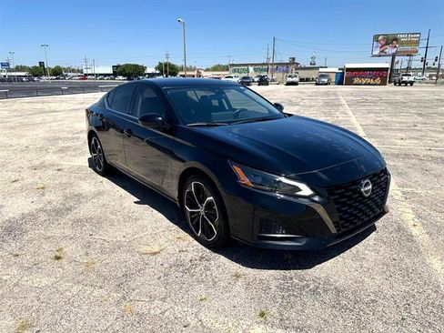 Used 2024 Nissan Altima 2.5 SR w/ SR Premium Package image 2