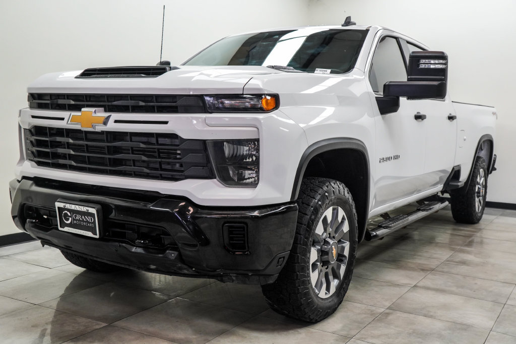Used 2024 Chevrolet Silverado 2500 Custom w/ Custom Value Package AWD/4WD image 9