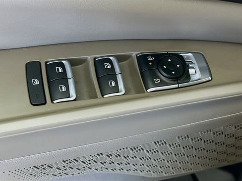 Used 2026 Kia Carnival FWD image 15