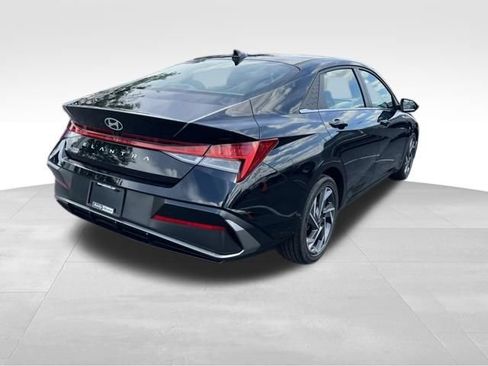 Used 2025 Hyundai Elantra SEL FWD image 7