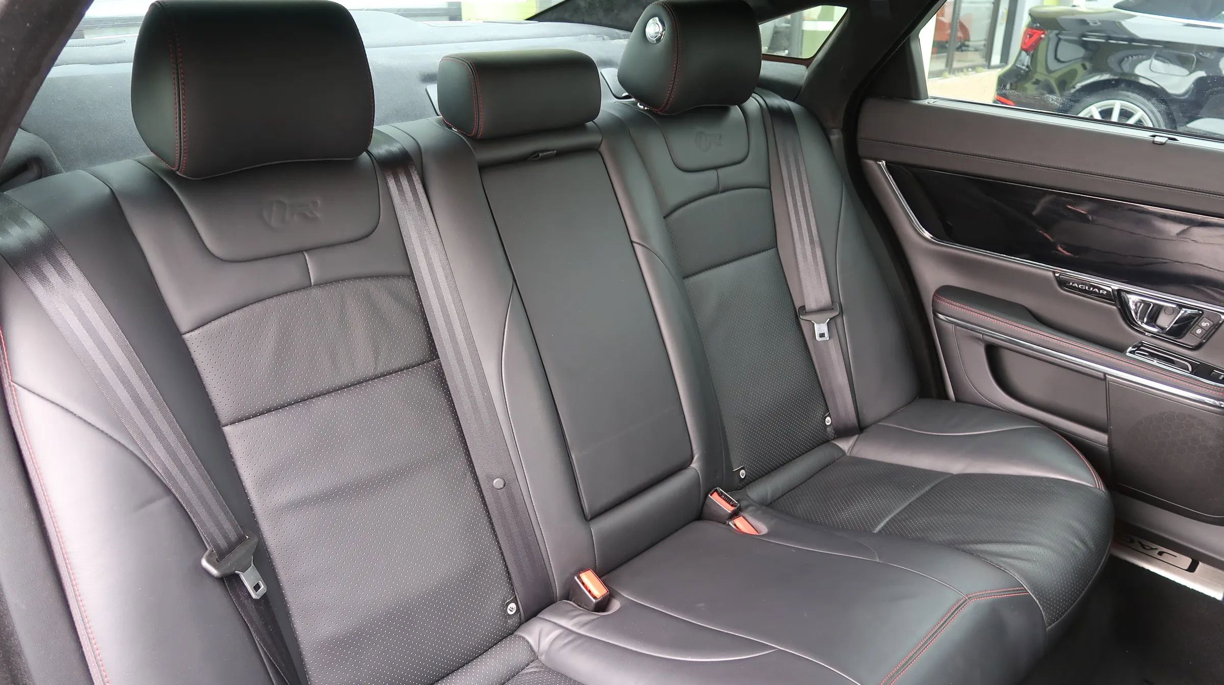 Used 2014 Jaguar XJ R LWB RWD image 23