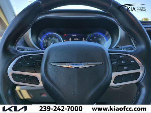 Used 2018 Chrysler Pacifica Touring-L Plus image 27